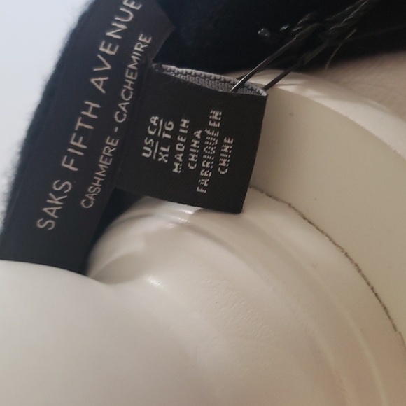 NWT- 100% CASHMERE SAKS FIFTH AVE BLACK SWEATER. XL - Picture 3 of 9